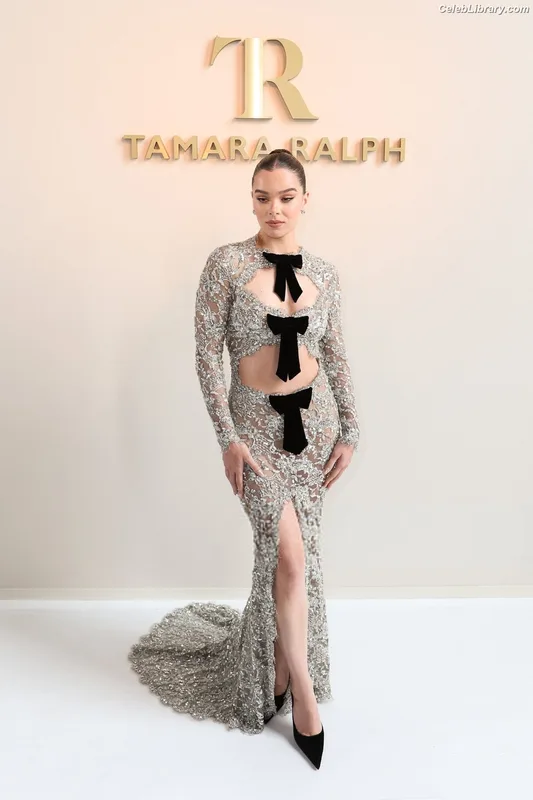 Hailee Steinfeld photo 16 of 1042