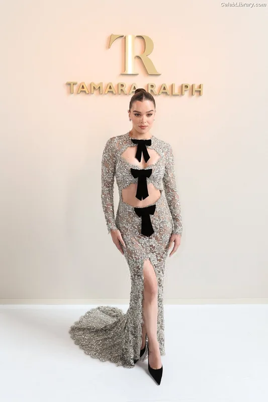 Hailee Steinfeld photo 17 of 1042