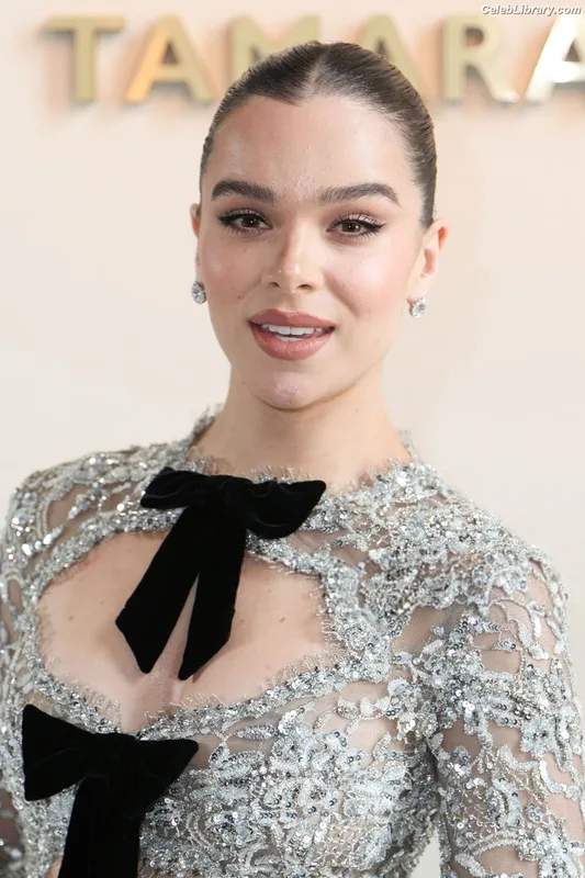 Hailee Steinfeld photo 19 of 1042