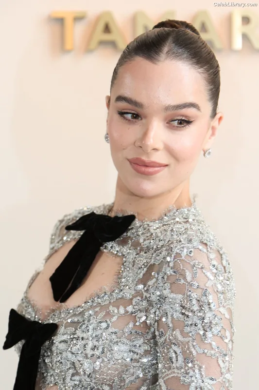 Hailee Steinfeld photo 20 of 1042