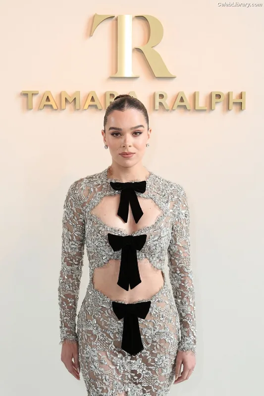 Hailee Steinfeld photo 23 of 1042