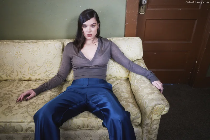 Hailee Steinfeld photo 24 of 1042