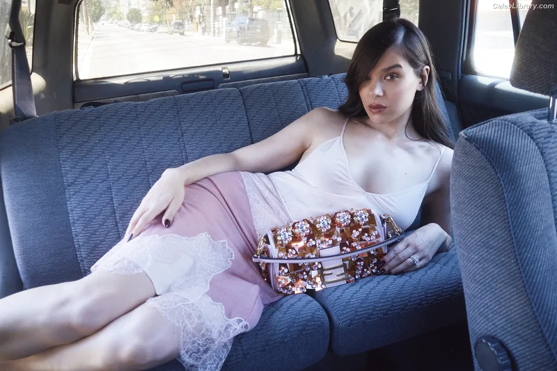 Hailee Steinfeld photo 1 of 1042