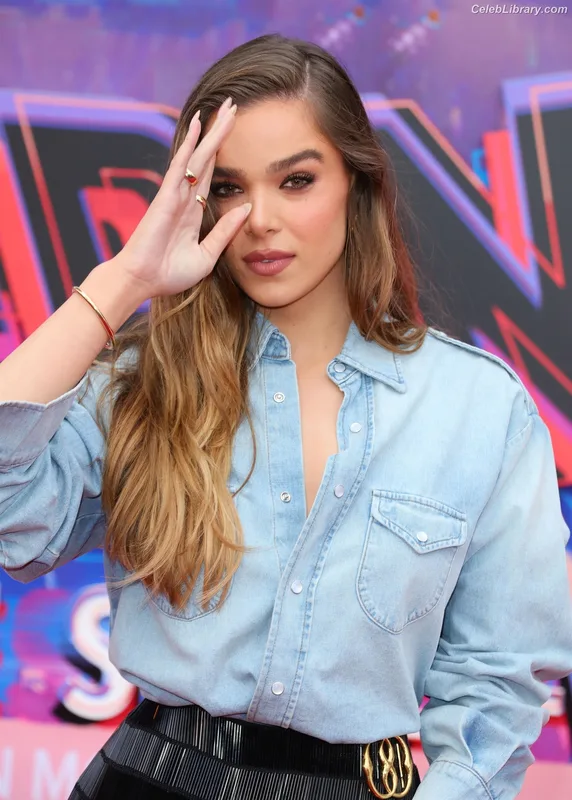 Hailee Steinfeld photo 4 of 1042
