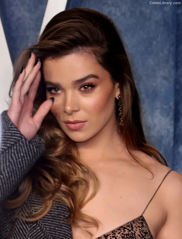 Hailee Steinfeld photo 5 of 1042