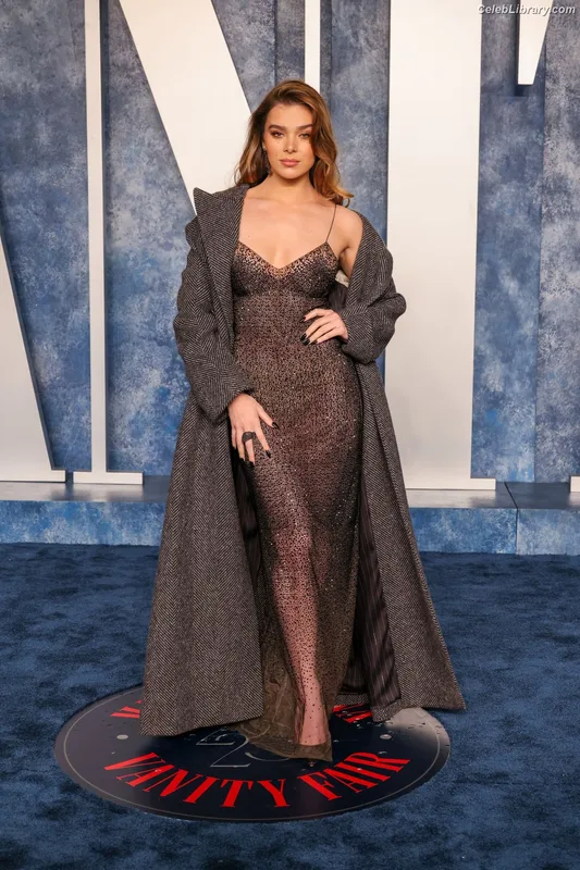 Hailee Steinfeld photo 11 of 1042