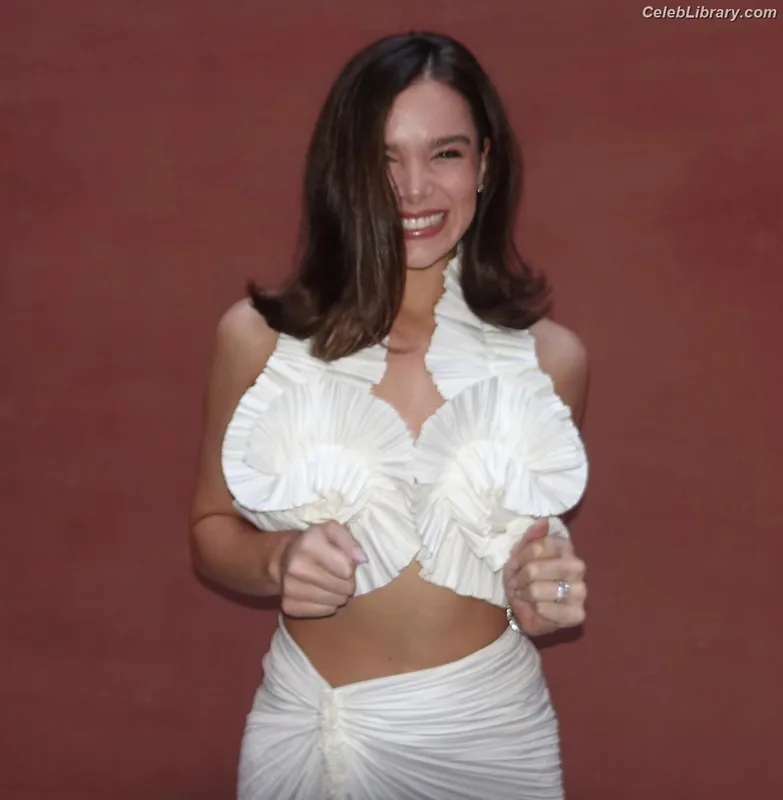 Hailee Steinfeld photo 19 of 1042