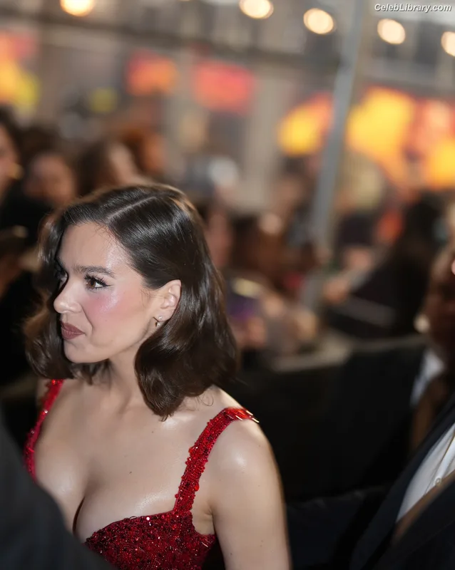 Hailee Steinfeld photo 24 of 1042