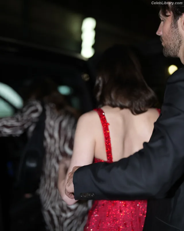 Hailee Steinfeld photo 1 of 1042