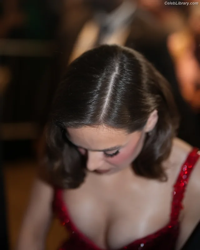 Hailee Steinfeld photo 5 of 1042