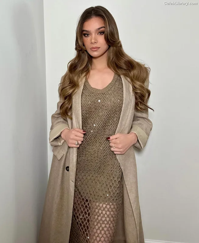 Hailee Steinfeld photo 12 of 1042