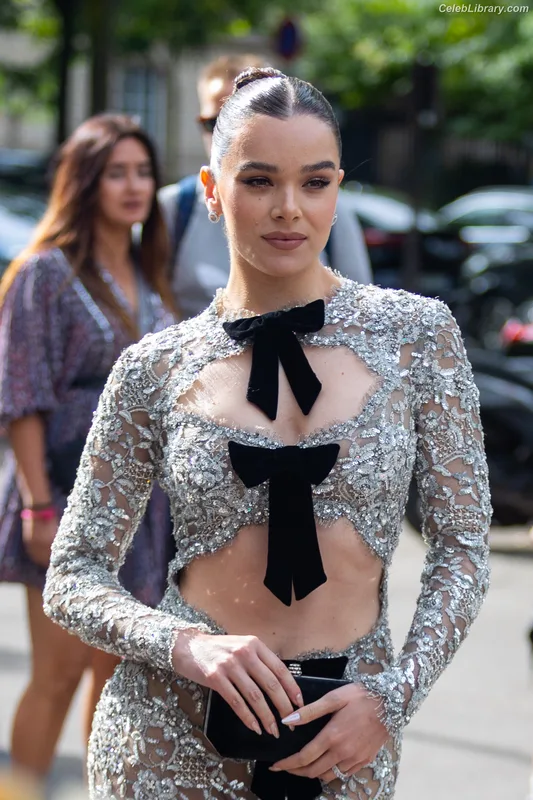 Hailee Steinfeld photo 15 of 1042