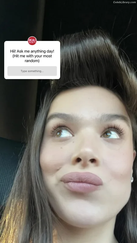 Hailee Steinfeld photo 20 of 1042