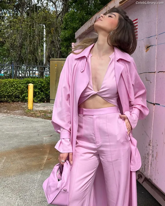 Hailee Steinfeld photo 3 of 1042