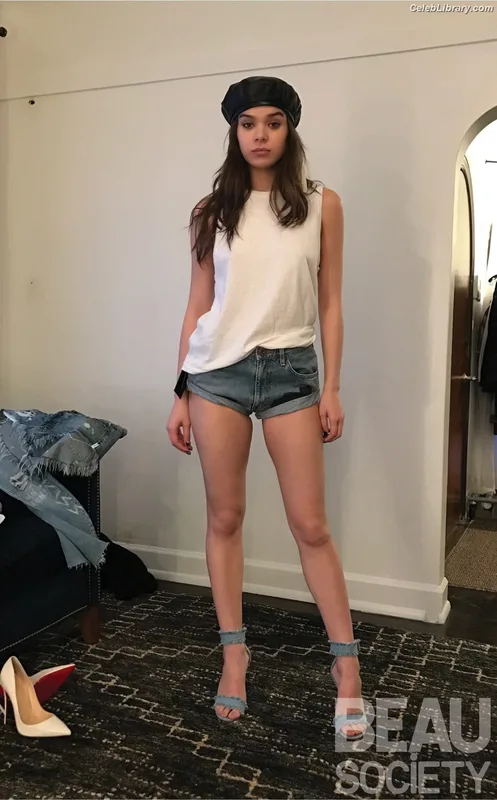 Hailee Steinfeld photo 24 of 1042