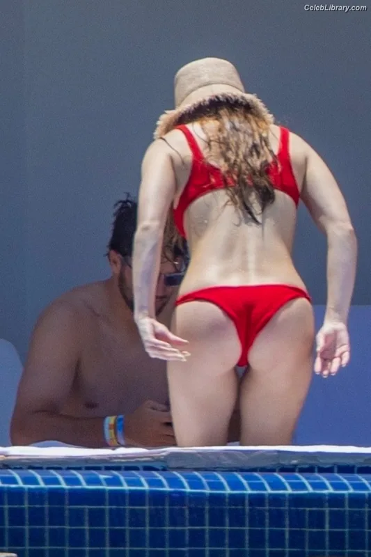 Hailee Steinfeld photo 2 of 1042