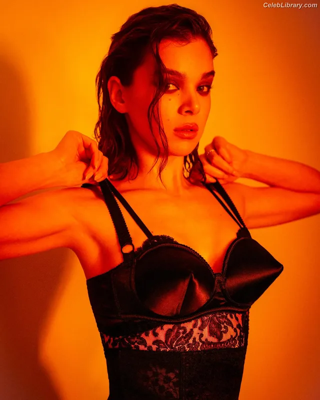 Hailee Steinfeld photo 6 of 1042