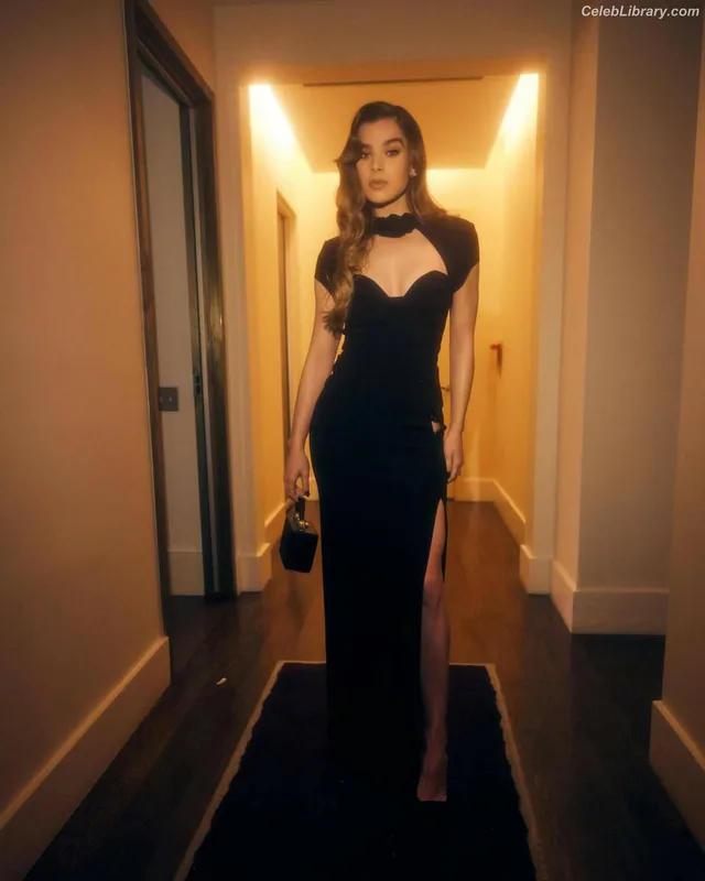 Hailee Steinfeld photo 13 of 1042