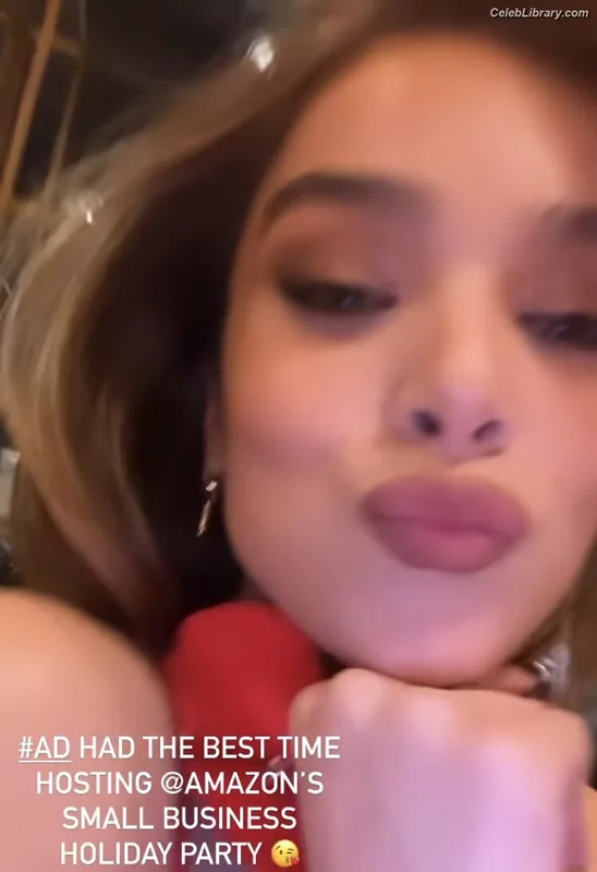 Hailee Steinfeld photo 20 of 1042