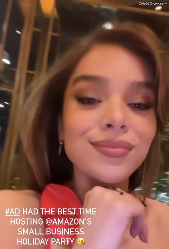 Hailee Steinfeld photo 21 of 1042