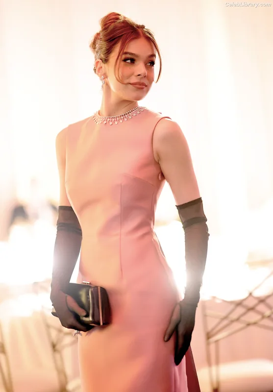 Hailee Steinfeld photo 24 of 1042
