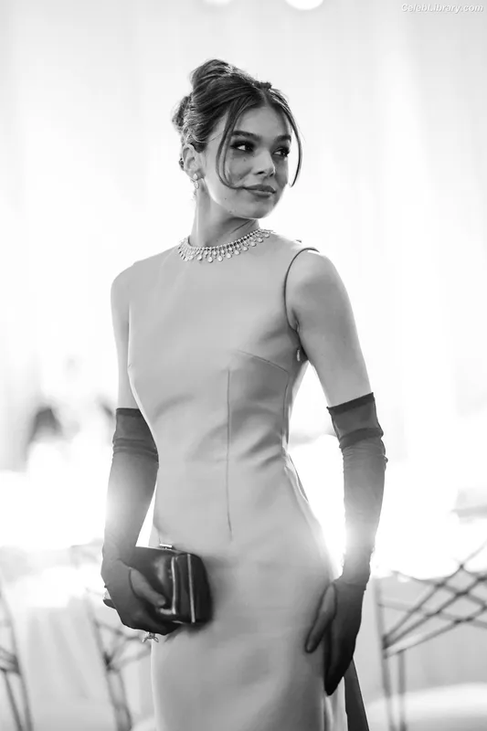Hailee Steinfeld photo 3 of 1042