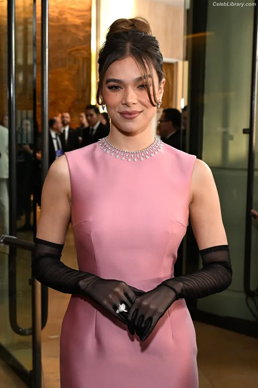 Hailee Steinfeld photo 4 of 1042