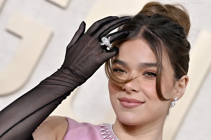 Hailee Steinfeld photo 8 of 1042