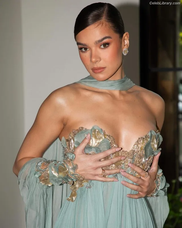 Hailee Steinfeld photo 9 of 1042