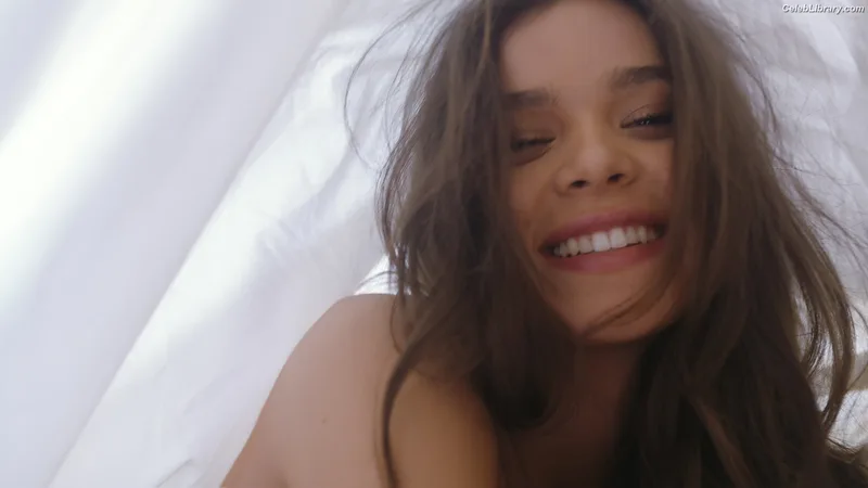 Hailee Steinfeld photo 15 of 1042