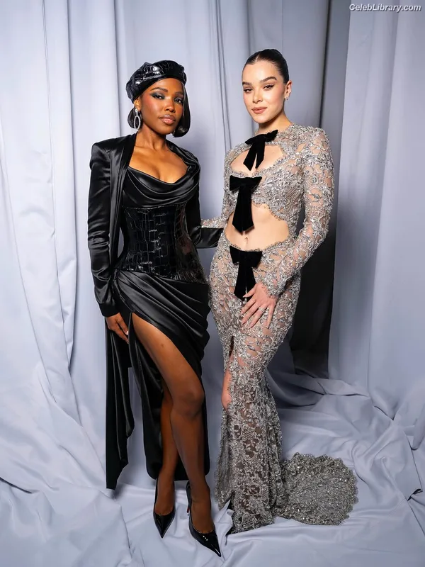 Hailee Steinfeld photo 19 of 1042