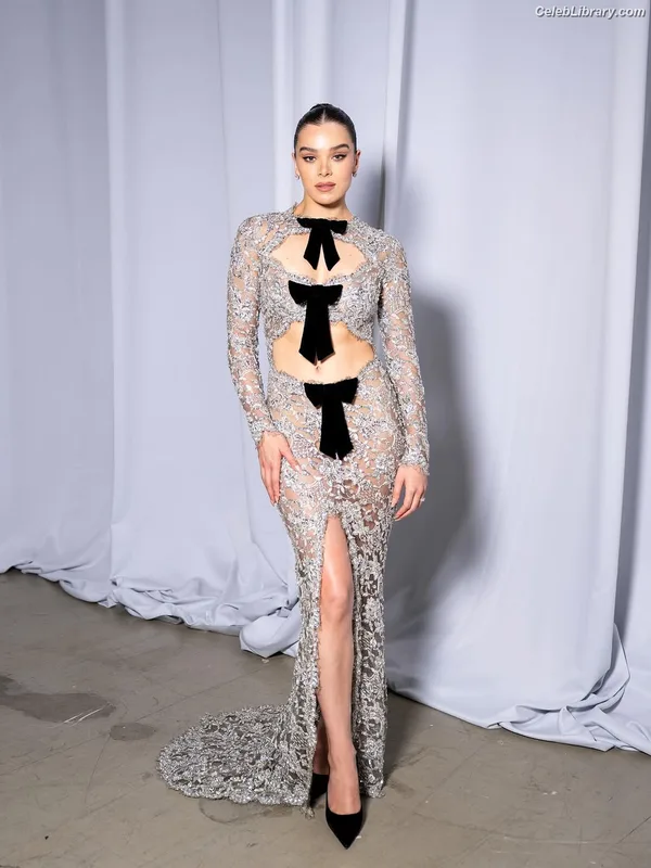 Hailee Steinfeld photo 20 of 1042