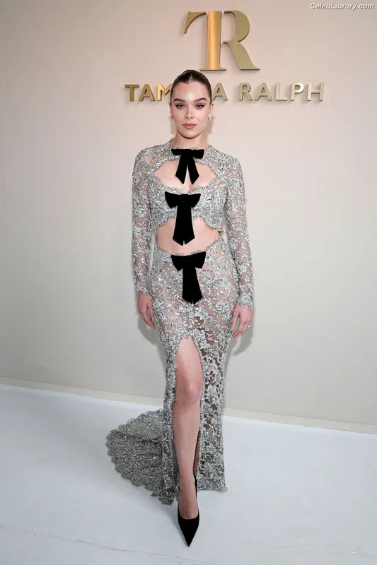 Hailee Steinfeld photo 10 of 1042