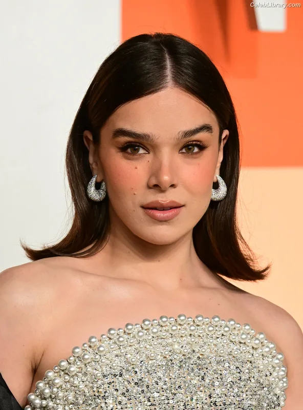 Hailee Steinfeld photo 22 of 1042