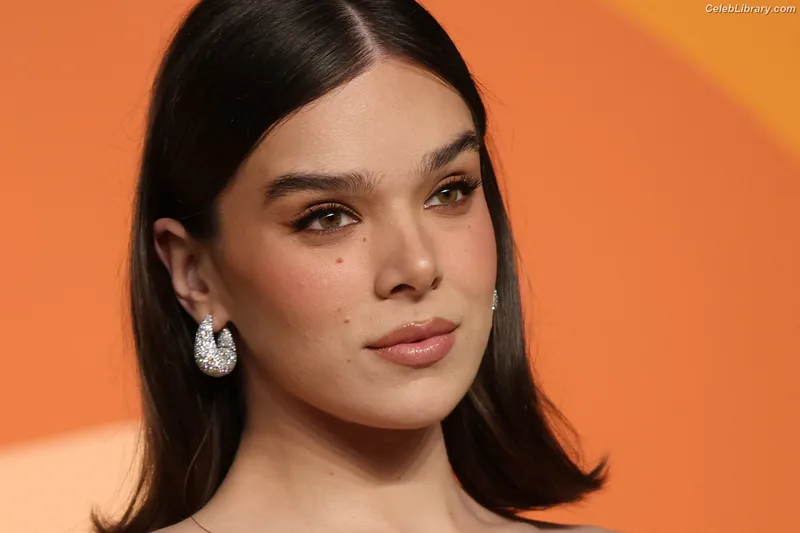 Hailee Steinfeld photo 6 of 1042