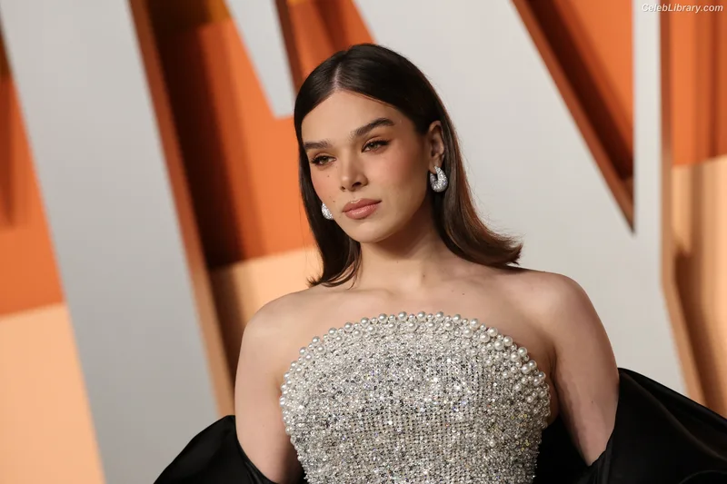 Hailee Steinfeld photo 8 of 1042