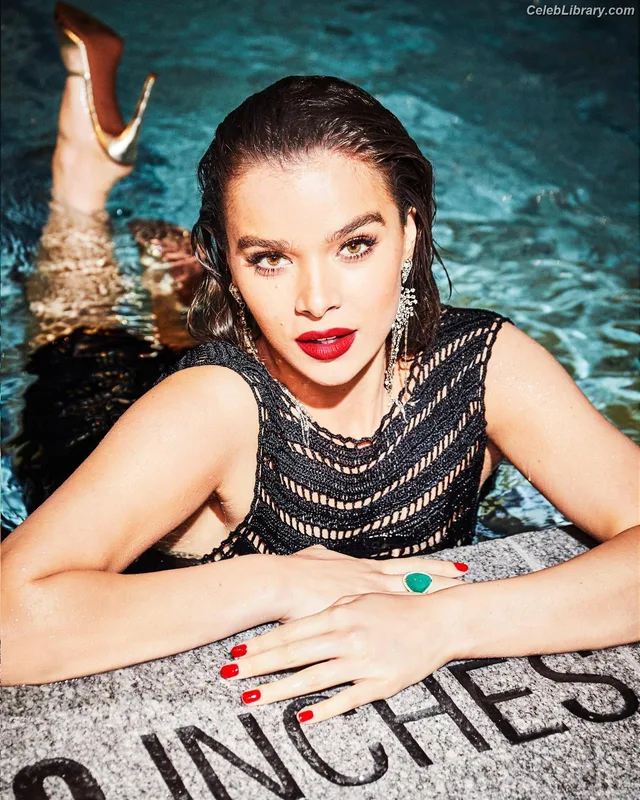 Hailee Steinfeld photo 21 of 1042
