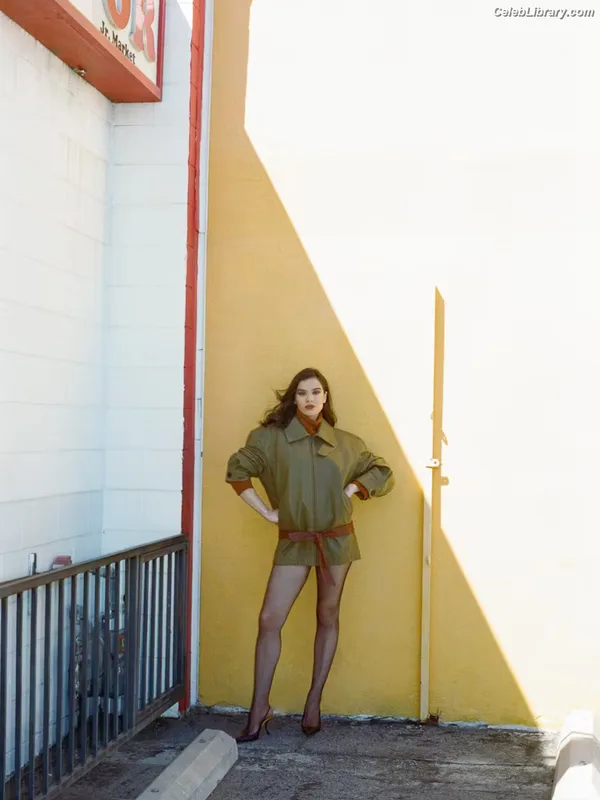 Hailee Steinfeld photo 22 of 1042
