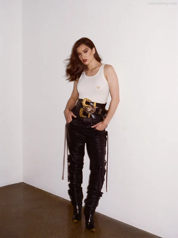 Hailee Steinfeld photo 23 of 1042