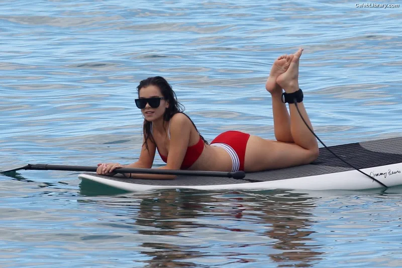 Hailee Steinfeld photo 17 of 1042