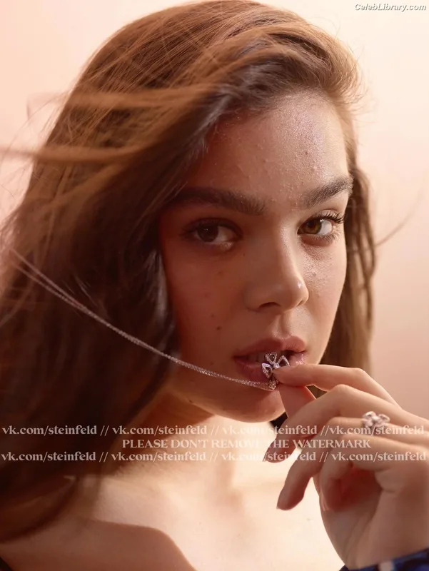 Hailee Steinfeld photo 24 of 1042