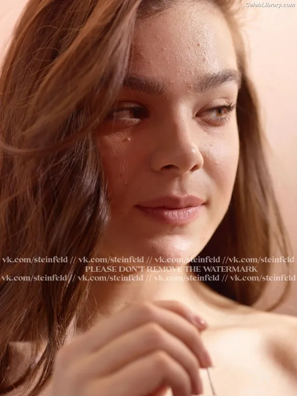Hailee Steinfeld photo 5 of 1042