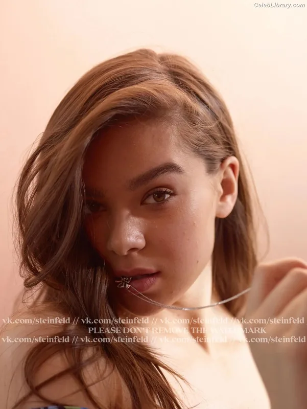 Hailee Steinfeld photo 6 of 1042