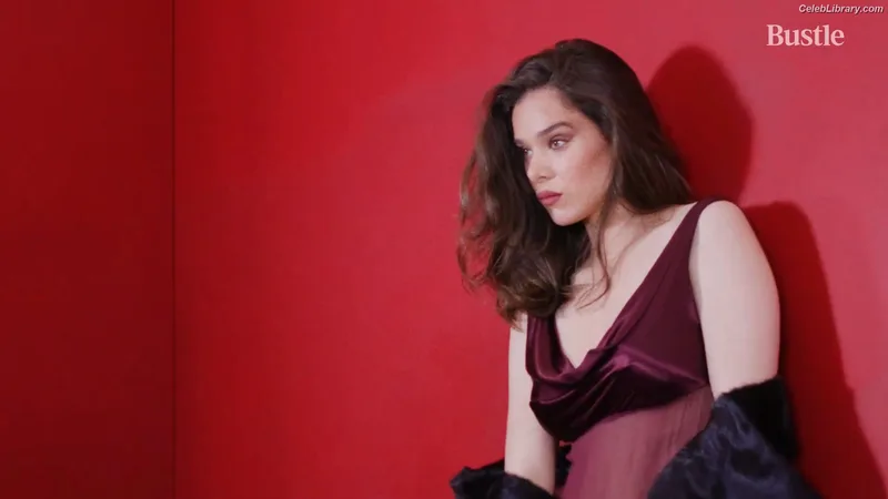 Hailee Steinfeld photo 14 of 1042