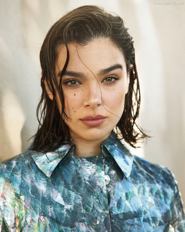 Hailee Steinfeld photo 17 of 1042