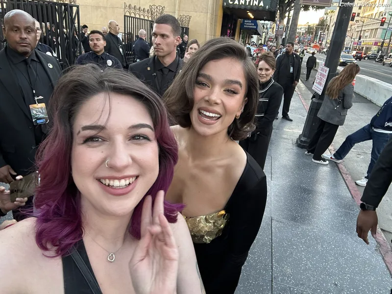 Hailee Steinfeld photo 3 of 1042
