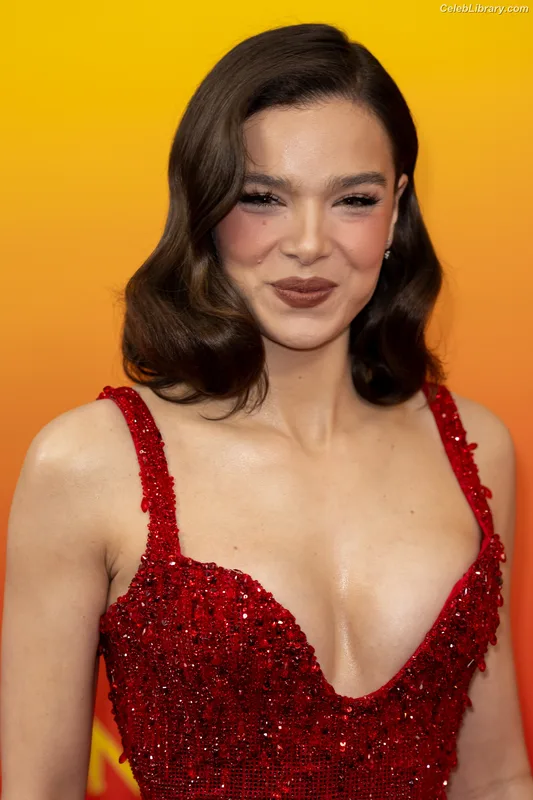 Hailee Steinfeld photo 5 of 1042