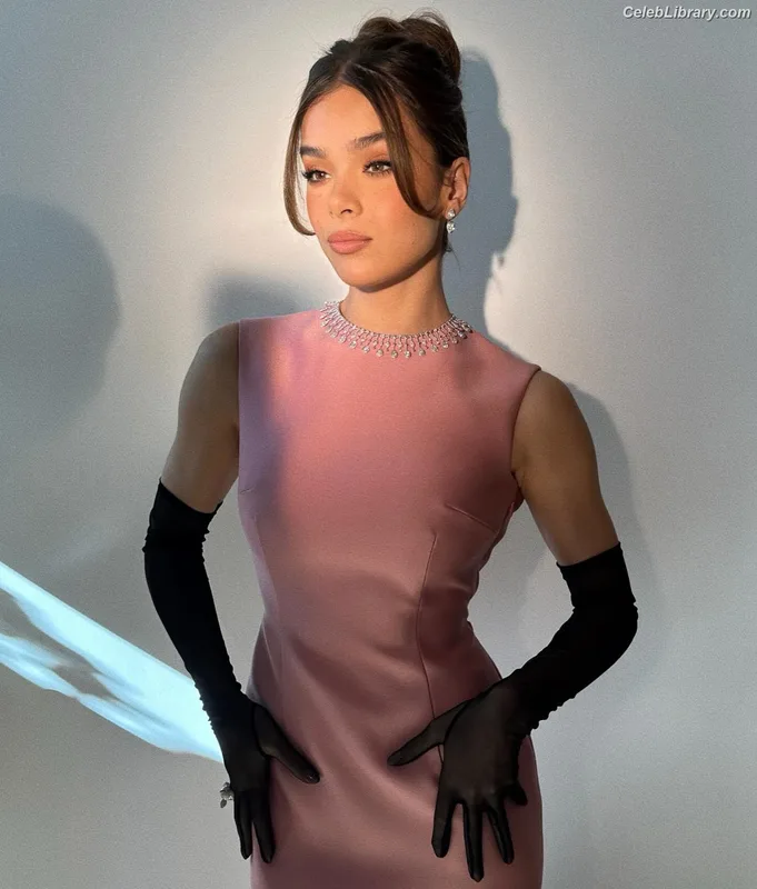 Hailee Steinfeld photo 6 of 1042