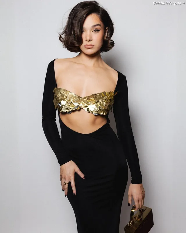 Hailee Steinfeld photo 19 of 1042