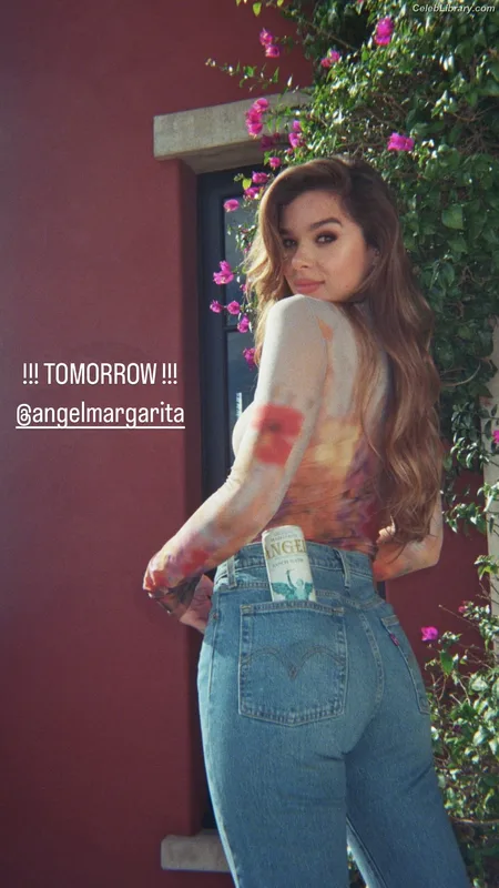 Hailee Steinfeld photo 21 of 1042